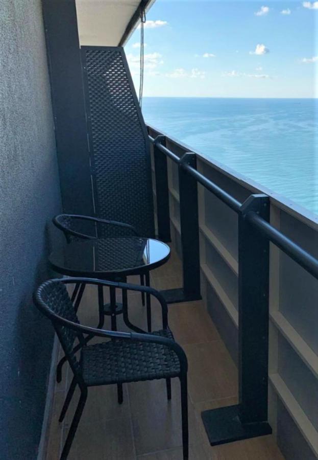 Orbi Twin Towers Aparthotel With Sea View Batoumi Extérieur photo