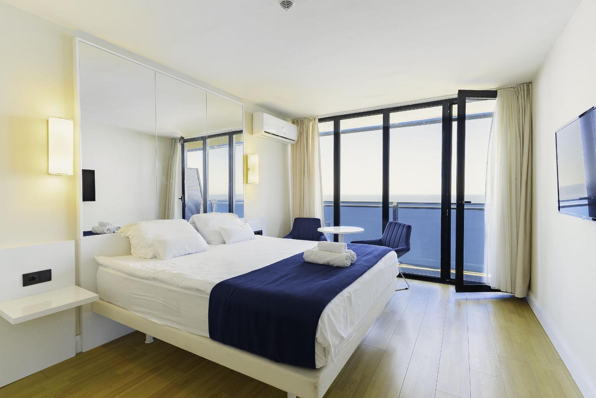 Orbi Twin Towers Aparthotel With Sea View Batoumi Extérieur photo