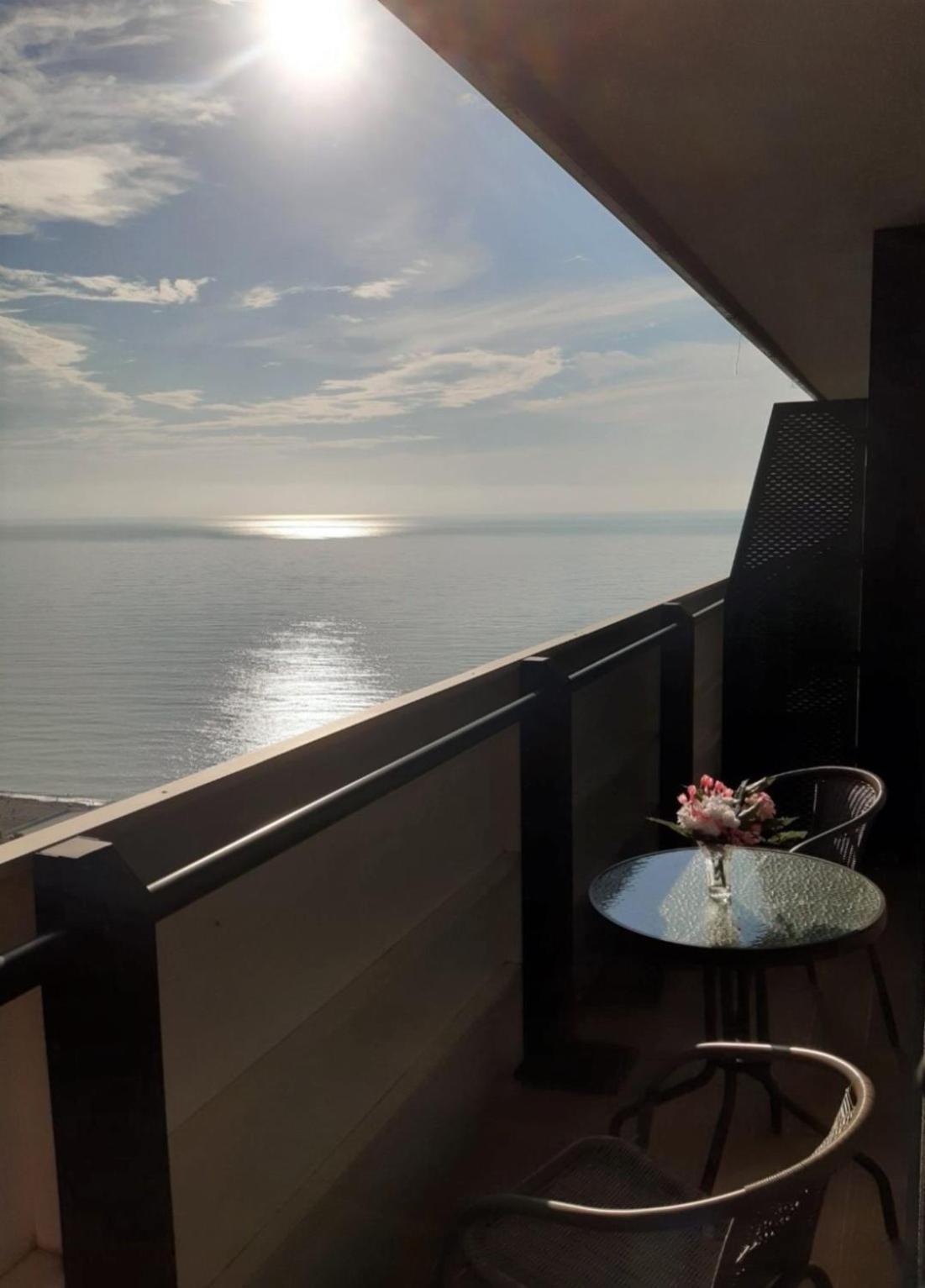 Orbi Twin Towers Aparthotel With Sea View Batoumi Extérieur photo